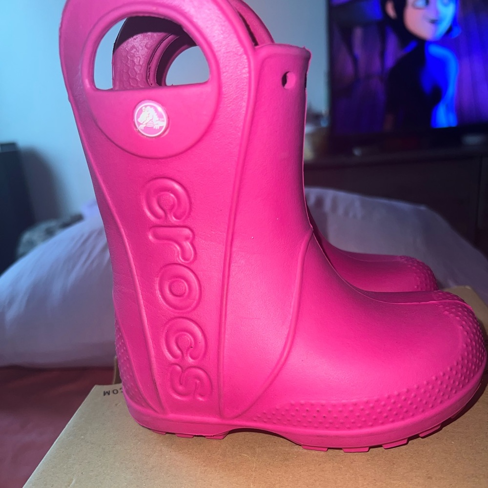 Brand new pink croc rain boots size 7 little girls